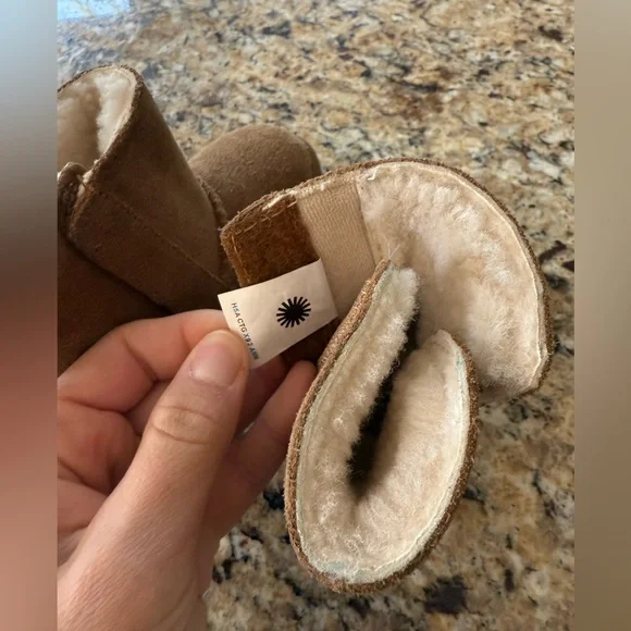 New UGG Keelan Toddler Suede Boots Size 04/05 - Picture 6 of 7